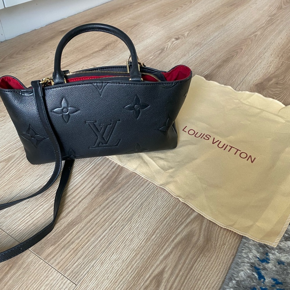 Boutique LV black purse with red interior 😍